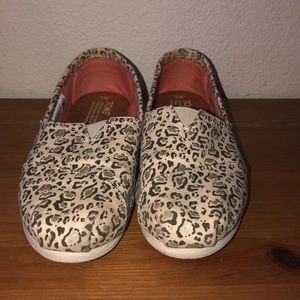 Barely worn Leopard print Toms classic slip on